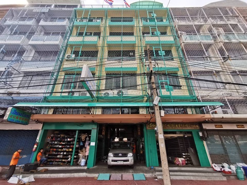 หน้าร้านเอี่ยมโลหะ